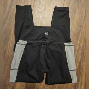 Southern Tide Black and Gray Performance Leggings